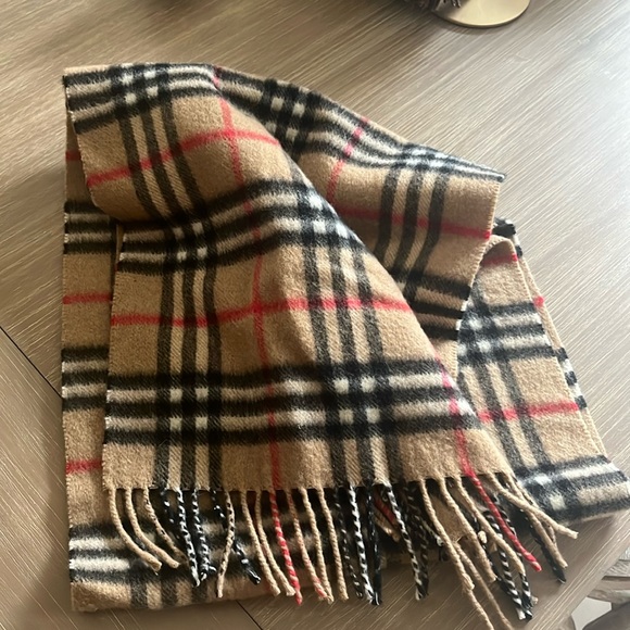 Authentic Burberry 💯Cashmere Scarf 🧣 - Picture 1 of 9
